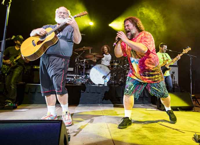 SAN DIEGO, CALIFORNIA - JUNE 26: Musicians Kyle Gass (L) and Jack Black of Tenacious D perform on stage at Cal Coast Credit Union Open Air Theatre on June 26, 2022 in San Diego, California. (Photo by Daniel Knighton/Getty Images)