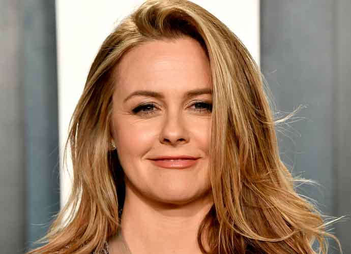 BEVERLY HILLS, CALIFORNIA - FEBRUARY 09: Alicia Silverstone attends the 2020 Vanity Fair Oscar Party hosted by Radhika Jones at Wallis Annenberg Center for the Performing Arts on February 09, 2020 in Beverly Hills, California. (Photo by Frazer Harrison/Getty Images)