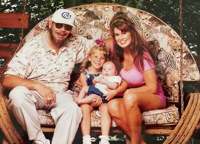 Hank Williams Jr. with late wife Mary Jane Thomas and kids (Image: Instagram)