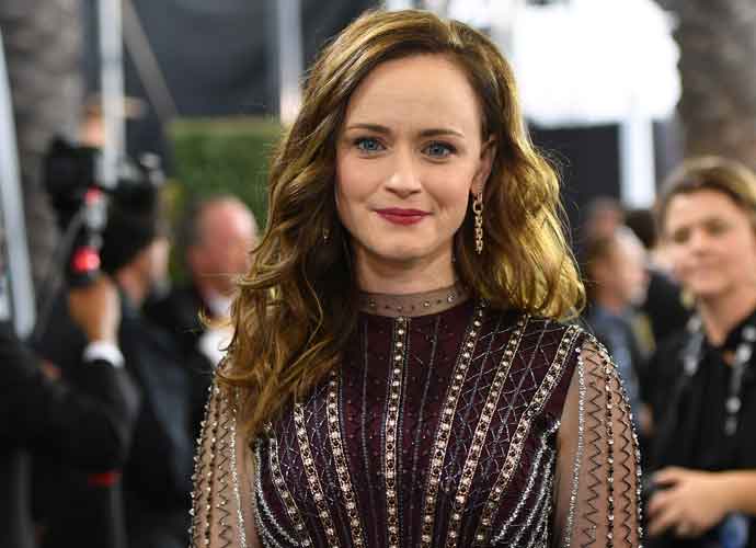 LOS ANGELES, CALIFORNIA - JANUARY 19: Alexis Bledel attends the 26th Annual Screen Actors Guild Awards at The Shrine Auditorium on January 19, 2020 in Los Angeles, California. 721384 (Photo by Mike Coppola/Getty Images for Turner)