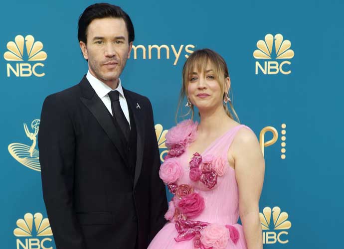 LOS ANGELES, CALIFORNIA - SEPTEMBER 12: (L-R) Tom Pelphrey and Kaley Cuoco attends the 74th Primetime Emmys at Microsoft Theater on September 12, 2022 in Los Angeles, California. (Photo by Momodu Mansaray/Getty Images)