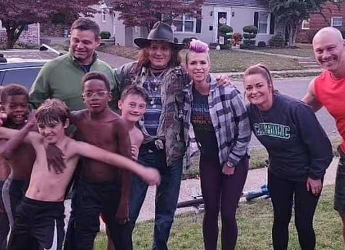 Johnny Depp reunites with family in Kentucky (Image: Twitter)