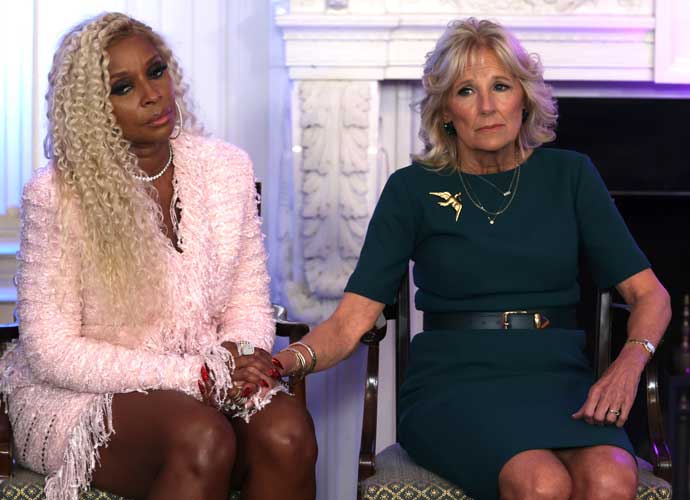 WASHINGTON, DC - OCTOBER 24: U.S. first lady Jill Biden (R) holds hands with singer Mary J. Blige during an event on fighting cancer at the State Dining Room of the White House on October 24, 2022 in Washington, DC. First lady Jill Biden held the event to launch the American Cancer Society’s National Roundtables on Breast and Cervical Cancer, as part of the Biden Administration's Cancer Moonshot. (Photo by Alex Wong/Getty Images)