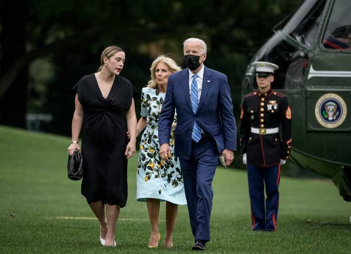 WASHINGTON, DC - OCTOBER 11: (L-R) Granddaughter Naomi Biden, U.S. President Joe Biden and first lady Jill Biden exit Marine One on the South Lawn of the White House October 11, 2021 in Washington, DC. Biden and family spent the long weekend in Delaware. (Photo by Drew Angerer/Getty Images)