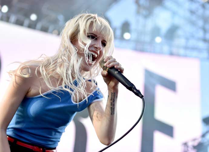 CARSON, CA - MAY 20: Musician Hayley Williams of Paramore performs onstage at KROQ Weenie Roast y Fiesta 2017 at StubHub Center on May 20, 2017 in Carson, California. (Photo by Alberto E. Rodriguez/Getty Images for CBS Radio Inc.)