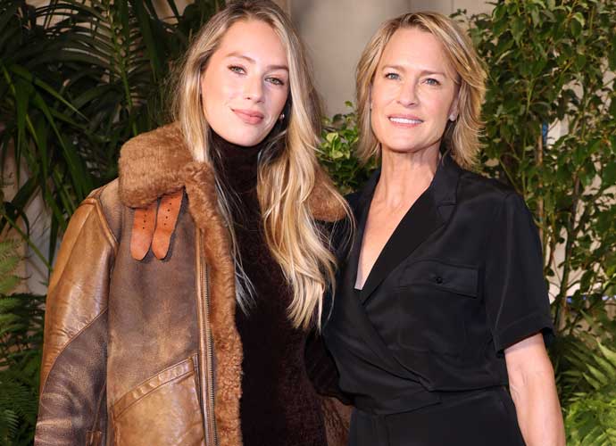 SAN MARINO, CALIFORNIA - OCTOBER 13: (L-R) Dylan Penn and Robin Wright attend the Ralph Lauren SS23 Runway Show at The Huntington Library, Art Collections, and Botanical Gardens on October 13, 2022 in San Marino, California. (Photo by Amy Sussman/Getty Images)