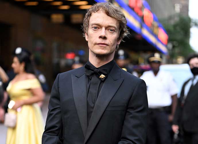 NEW YORK, NEW YORK - JUNE 12: Alfie Allen attends the 75th Annual Tony Awards at Radio City Music Hall on June 12, 2022 in New York City. (Photo by Bryan Bedder/Getty Images for Tony Awards Productions)