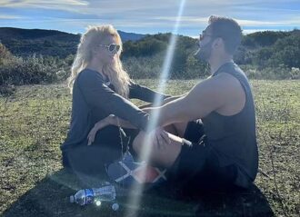 Britney Spears & Sam Asghari meditate in Mexico (Image: Instagram)
