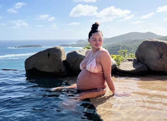 Chrissy Teigen posts pregnant bikini pics (Image: Instagram)