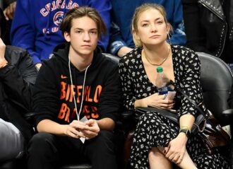LOS ANGELES, CALIFORNIA - NOVEMBER 07: Kate Hudson and her son Ryder Robinson attend a basketball game between the Los Angeles Clippers and the Portland Trail Blazers at Staples Center on November 07, 2019 in Los Angeles, California. (Photo by Allen Berezovsky/Getty Images)