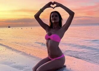 Alessandra Ambrosio shows off pink bikini in Mexico (Image: Instagram)