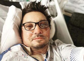 Jeremy Renner shares picture in hospital (Image: Twitter)