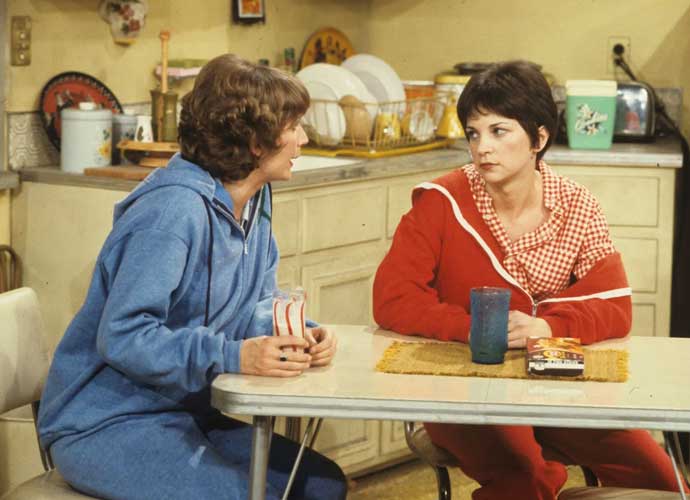Cindy Williams & Penny Marshall in 'Laverne & Shirley' (Image: ABC)