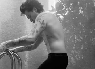 Brooklyn Beckham takes ice bath in his underwear (Image: Instagram)