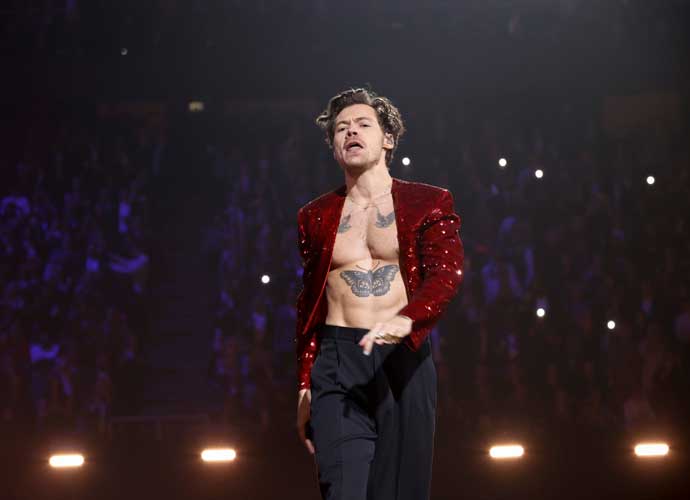 LONDON, ENGLAND - FEBRUARY 11: Harry Styles performs on stage during The BRIT Awards 2023 at The O2 Arena on February 11, 2023 in London, England. (Photo by JMEnternational/Getty Images)