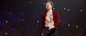 LONDON, ENGLAND - FEBRUARY 11: EDITORIAL USE ONLY Harry Styles performs on stage during The BRIT Awards 2023 at The O2 Arena on February 11, 2023 in London, England. (Photo by JMEnternational/Getty Images)