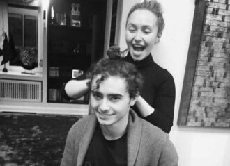 Hayden Panettiere cuts brother Jansen Panettierre's hair (Image: Instagram)