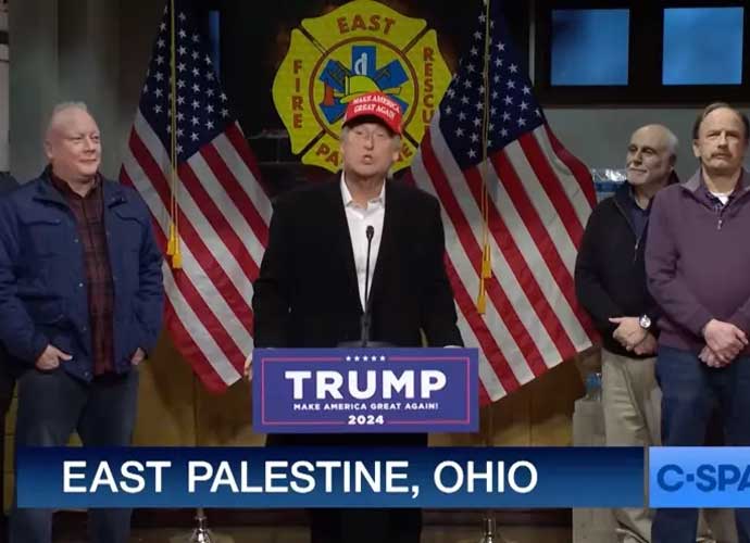 'SNL' mocks Trump's vist to East Palestine (Image: NBC)