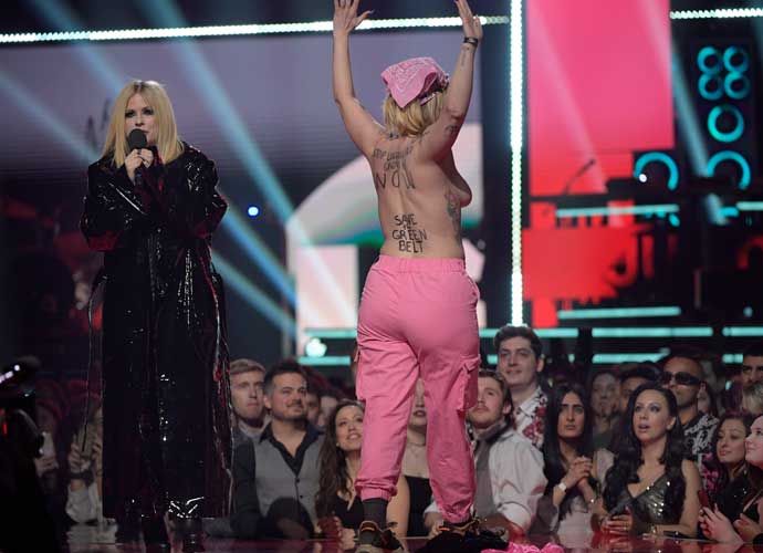 EDMONTON, AB - MARCH 13: A protestor interrupts Avril Lavigne speaking onstage at the 2023 JUNO Awards at Rogers Place on March 13, 2023 in Edmonton, Canada. (Photo by Dale MacMillan/Getty Images)