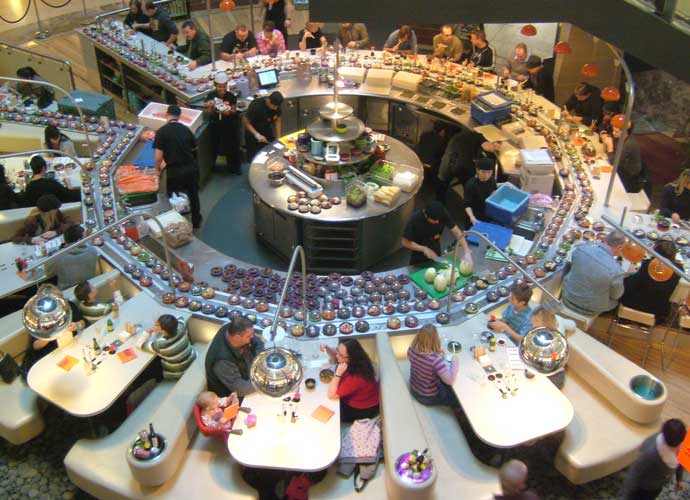 Conveyor belt sushi restaurant in London (Image: Wikimedia)
