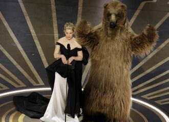 HOLLYWOOD, CALIFORNIA - MARCH 12: (L-R) Elizabeth Banks and Cocaine Bear speak onstage during the 95th Annual Academy Awards at Dolby Theatre on March 12, 2023 in Hollywood, California. (Photo by Kevin Winter/Getty Images)
