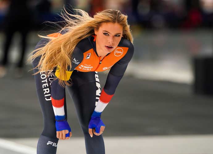 CALGARY, CANADA - DECEMBER 18: Jutta Leerdam of The Netherlands after competing on the Women's A Group 1000m during the ISU Speed Skating World Cup 4 on December 18, 2022 in Calgary, Canada (Photo by Andre Weening/BSR Agency/Getty Images)
