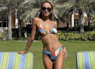 Rose Bertram shows off bikini (Image: Instagram)