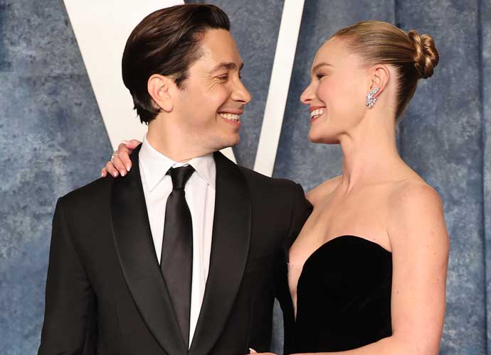 BEVERLY HILLS, CALIFORNIA - MARCH 12: (L-R) Justin Long and Kate Bosworth attend the 2023 Vanity Fair Oscar Party Hosted By Radhika Jones at Wallis Annenberg Center for the Performing Arts on March 12, 2023 in Beverly Hills, California. (Photo by Amy Sussman/Getty Images)