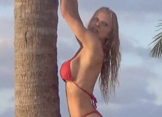 Pamela Anderson models red bikini for Frankies Bikinis (Image: Instagram)