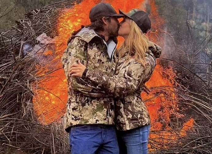 Ryan Bingham & Hassie Harrison kiss (Image: Instagram)