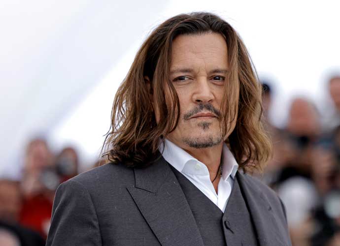 Johnny Depp Receives 7-Minute Standing Ovation At Cannes Film Festival ...