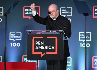 NEW YORK, NEW YORK - MAY 18: Honoree Salman Rushdie speaks on stage at the 2023 PEN America Literary Gala at American Museum of Natural History on May 18, 2023 in New York City. (Photo by Bryan Bedder/Getty Images for PEN America)