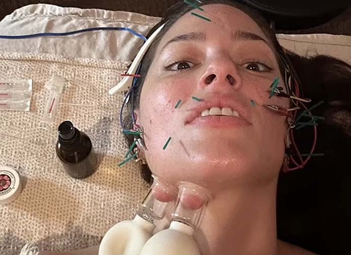 Ashley Graham gets gua sha treatment (Image: Instagram)