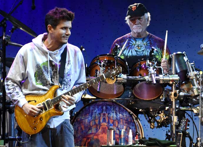 SAN FRANCISCO, CA - NOVEMBER 09: John Mayer (L) and Bill Kreutzmann of Dead & Company perform during Band Together Bay Area Fire Benefit Concert at AT&T Park on November 9, 2017 in San Francisco, California. (Photo by Tim Mosenfelder/Getty Images)