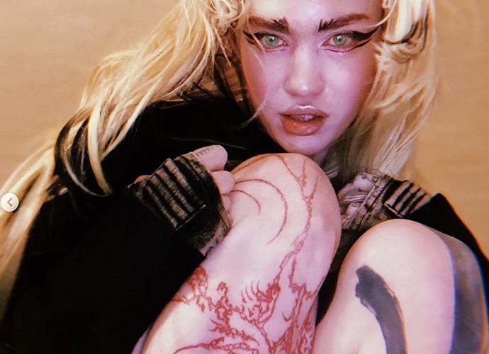Grimes shows off leg tattoo (Image: Instagram)