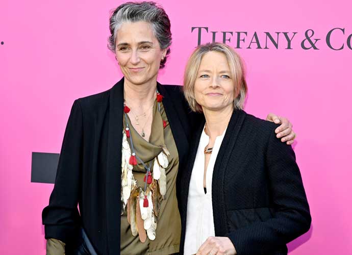 LOS ANGELES, CALIFORNIA - APRIL 15: (L-R) Alexandra Hedison and Jodie Foster attend MOCA Gala 2023 at The Geffen Contemporary at MOCA on April 15, 2023 in Los Angeles, California. (Photo by John Sciulli/Getty Images for The Museum of Contemporary Art (MOCA))