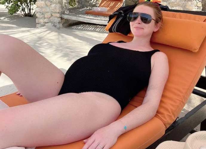 Pregnant Lindsay Lohan relaxes by the pool (Image: Instagram)
