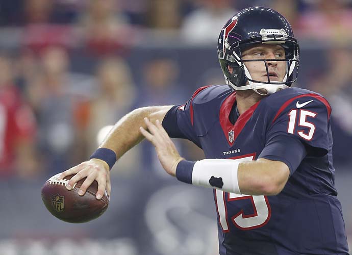 HOUSTON, TX - OCTOBER 08: Ryan Mallett #15 of the Houston Texans in the pocket agains the Indianapolis Colts in the first quarter on October 8, 2015 at NRG Stadium in Houston, Texas. (Photo by Bob Levey/Getty Images)