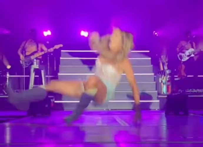 Carly Pearce falls on stage (Image: Instagram)