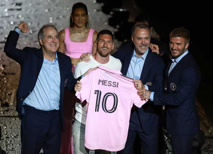 FORT LAUDERDALE, FLORIDA - JULY 16: (L-R) Managing Owner Jorge Mas, Lionel Messi, Co-Owner Jose Mas, and Co-Owner David Beckham pose during 