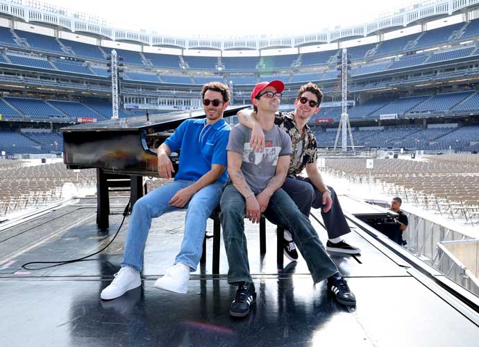 NEW YORK, NEW YORK - AUGUST 12: (L-R) Kevin Jonas, Joe Jonas, and Nick Jonas pose onstage before Jonas Brothers 