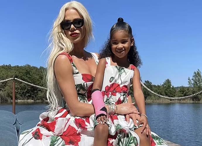 Khloe Kardashian & daughter True Thompson wearing matching dresses in Italy (Image: Instagram)