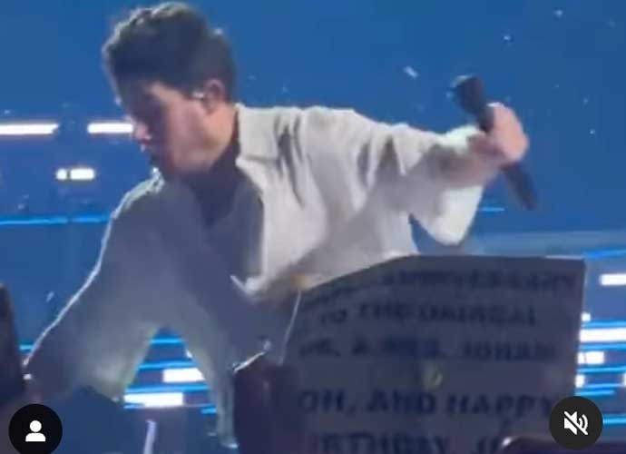 Nick Jonas falls on stage (Image: Instagram)