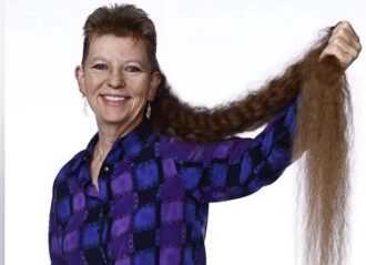 Tami Manis wins Guinness World Record for longest female mullet (Image: Guinness World Records)