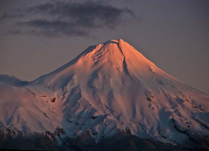 Mt. Taranaki daybreak (Image: Wikipedia)