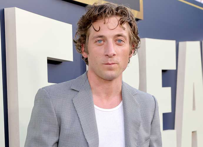 LOS ANGELES, CALIFORNIA - JUNE 20: Jeremy Allen White attends the Los Angeles Premiere of FX's 