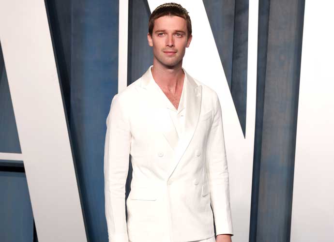BEVERLY HILLS, CALIFORNIA - MARCH 27: Patrick Schwarzenegger attends the 2022 Vanity Fair Oscar Party hosted by Radhika Jones at Wallis Annenberg Center for the Performing Arts on March 27, 2022 in Beverly Hills, California. (Photo by John Shearer/Getty Images)