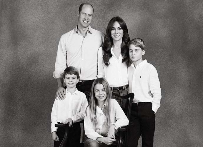 Prince William & Princess Kate's family photo mocked as Photoshop fail. (Image: Instagram)