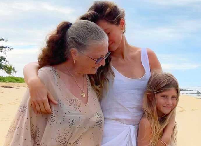 Giselle with mom Vânia Nonnenmacher and daughter Vivian (Image: Instagram)