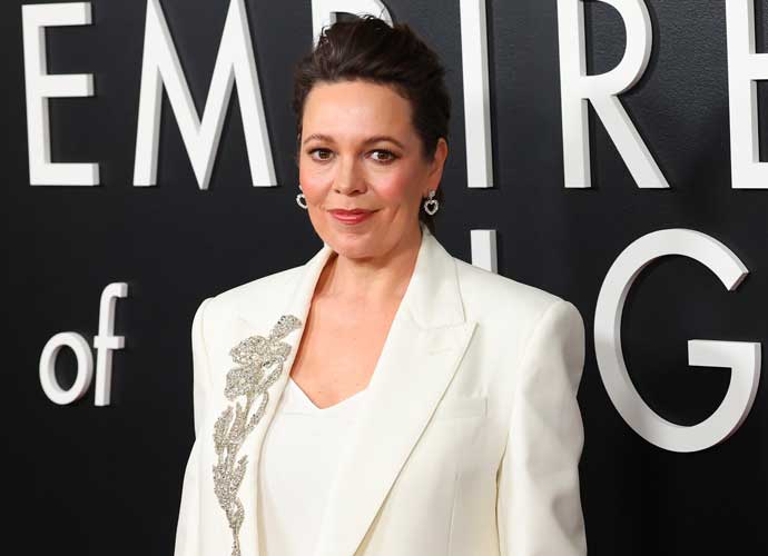 BEVERLY HILLS, CALIFORNIA - DECEMBER 01: Olivia Colman attends Los Angeles premiere of Fox Searchlight Pictures 